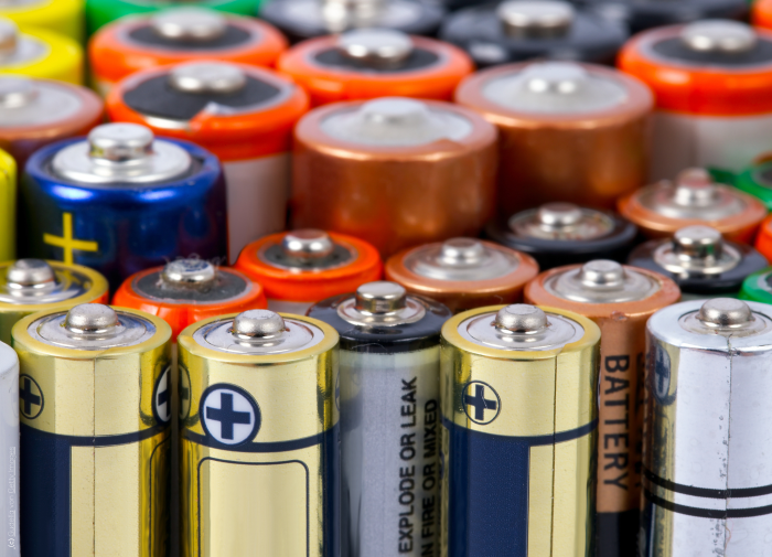 Batterien in unterschiedlichen Farben und Gren