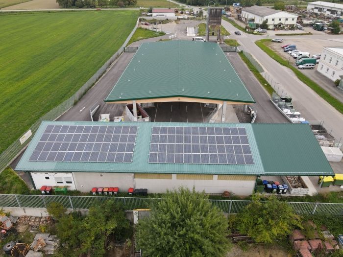 Photovoltaikanlage am Dach des WSZ Ost in Walkersdorf